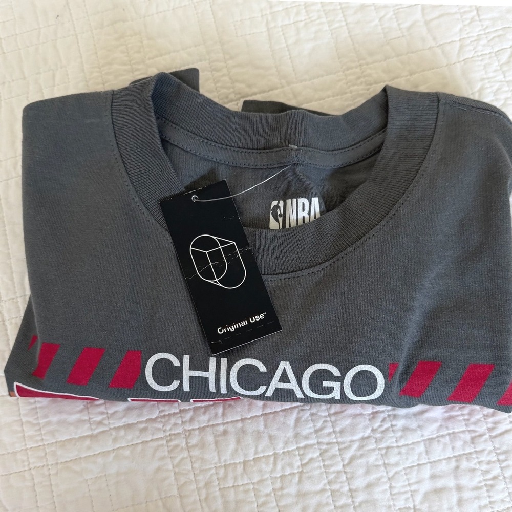 NBA Chicago Bulls Original Use Mens Large Charcoal Gray Graphic T-Shirt NWT - Picture 6 of 7